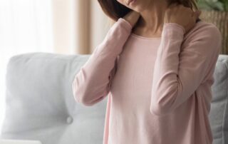 persona reflexionando para cambiar hábitos emocionales