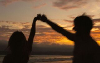 adolescentes compartiendo amistad y conexión emocional